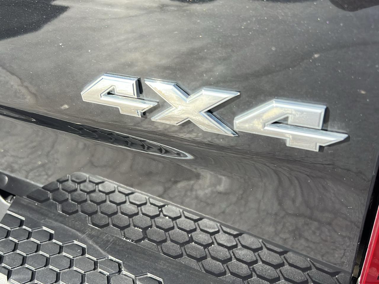 RAM 1500 4WD Quad Cab 140.5" ST 2017