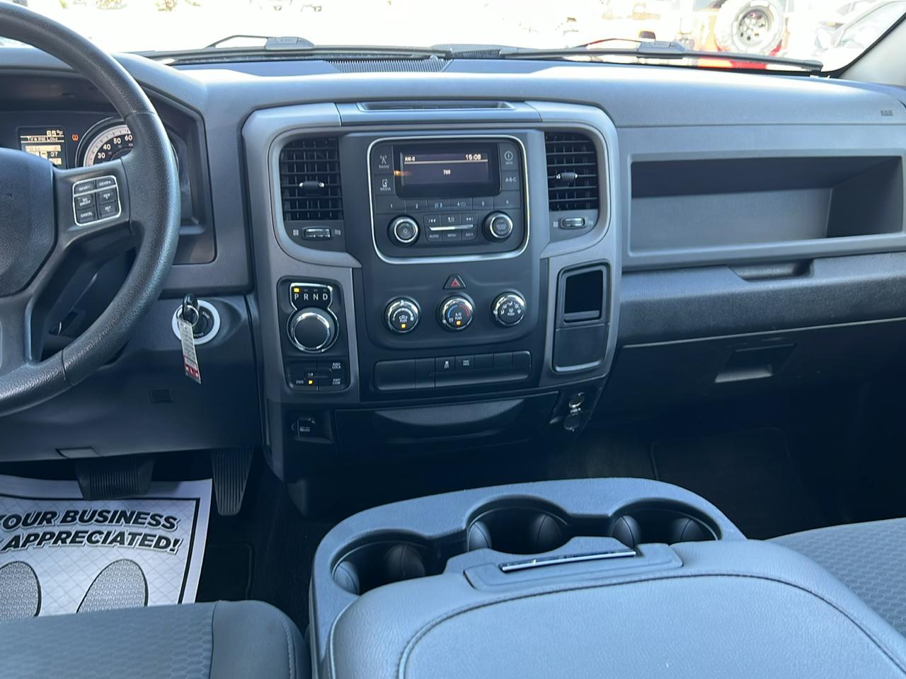 RAM 1500 4WD Quad Cab 140.5" ST 2017