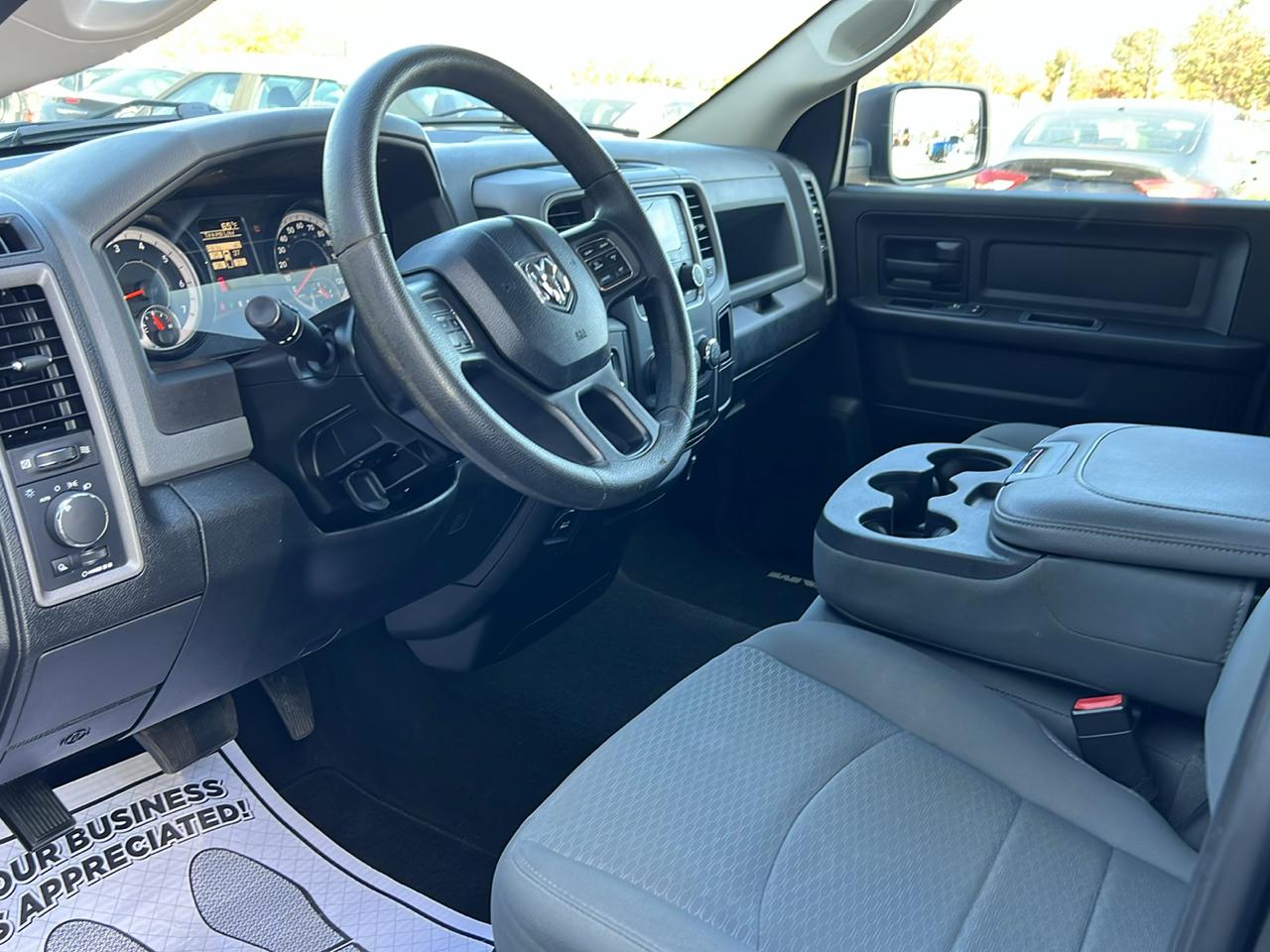 RAM 1500 4WD Quad Cab 140.5" ST 2017