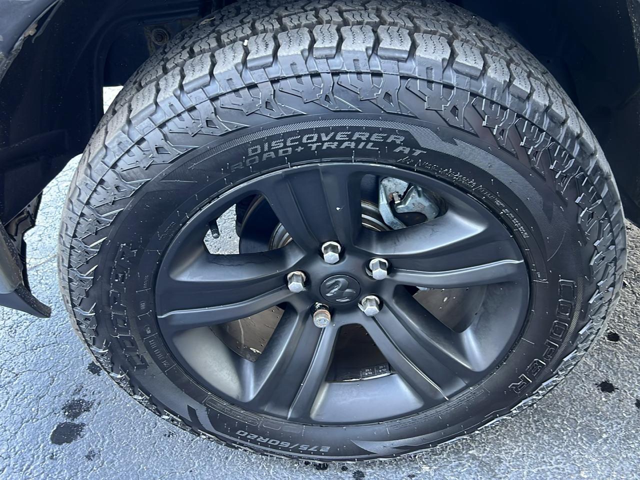 RAM 1500 4WD Quad Cab 140.5" ST 2017