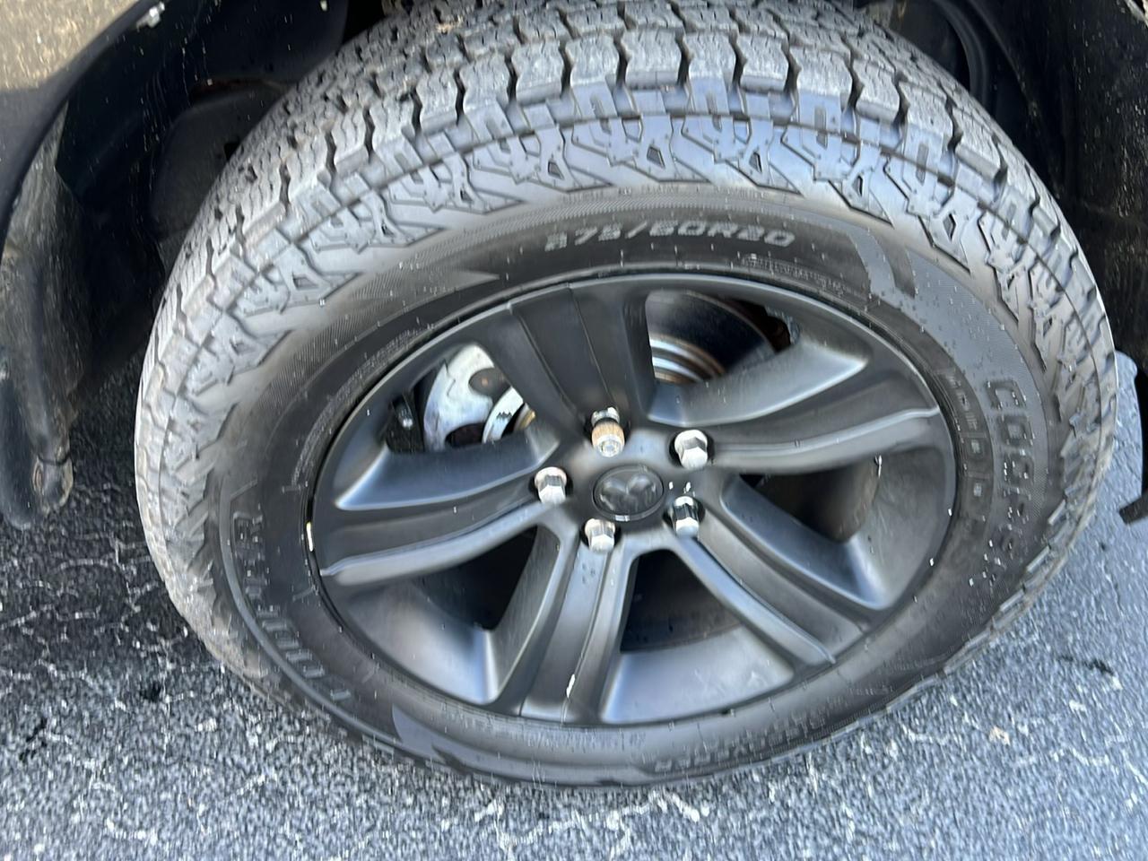 RAM 1500 4WD Quad Cab 140.5" ST 2017