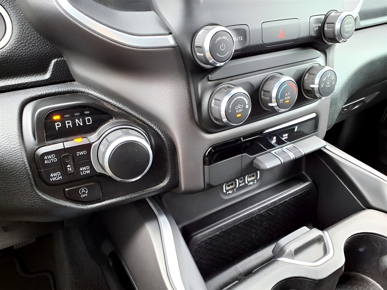 Ram Truck 1500 Big Horn 4x4 Quad Cab 6'4" Box 2022