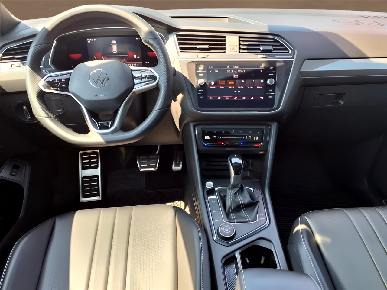 Volkswagen Tiguan 2.0T SE R-Line Black 4MOTION 2022 Volkswagen Tiguan 2.0T SE R-Line Black 4MOTION 2022