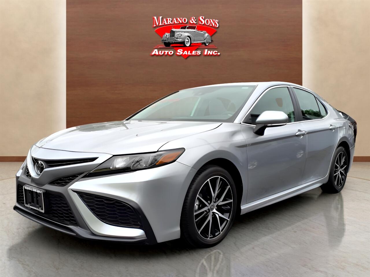 Toyota Camry Hybrid SE Nightshade CVT (Natl) 2023
