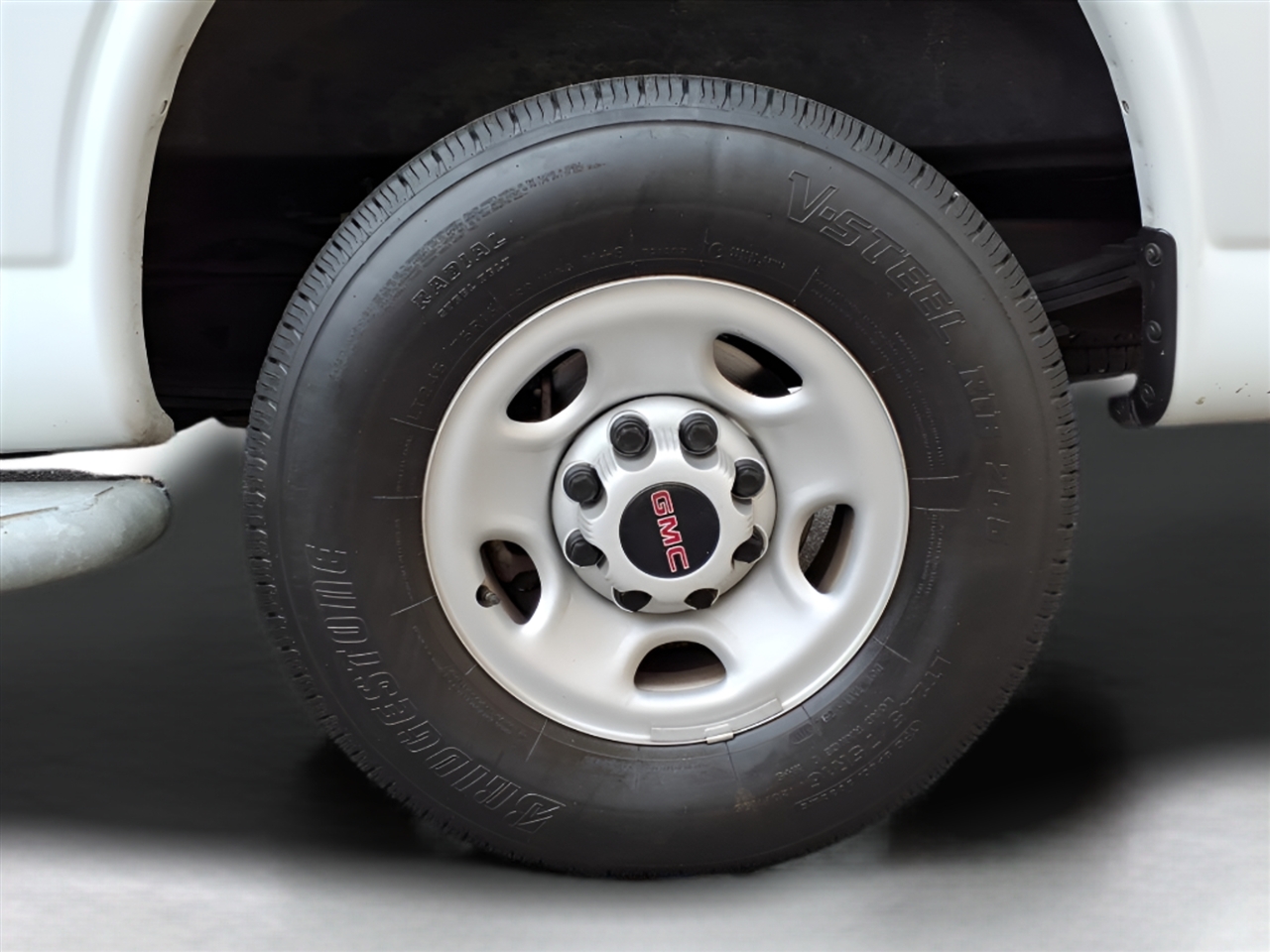 GMC Savana Cargo Van RWD 2500 135" 2023 GMC Savana Cargo Van RWD 2500 135" 2023