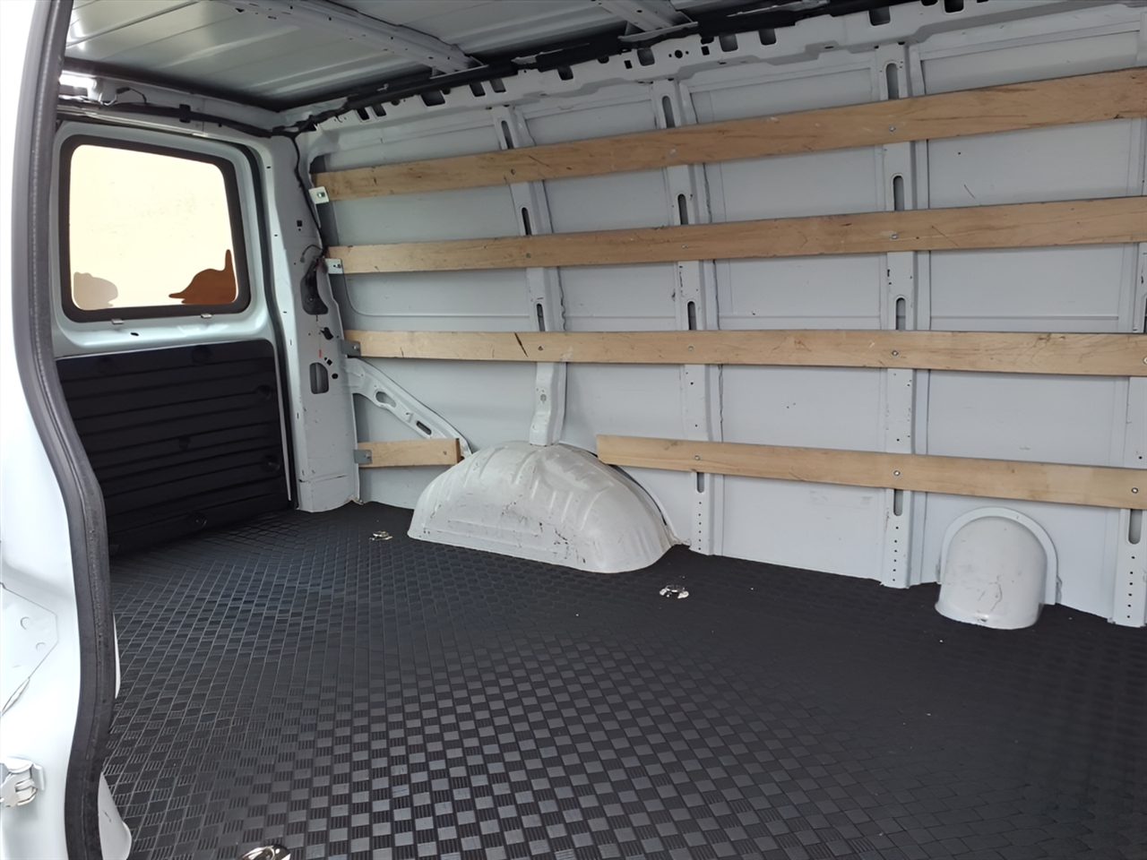 GMC Savana Cargo Van RWD 2500 135" 2023 GMC Savana Cargo Van RWD 2500 135" 2023