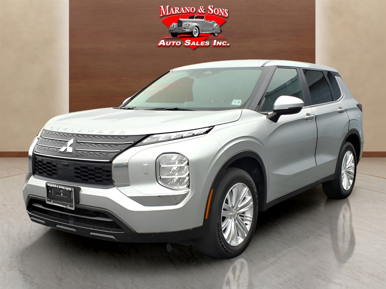 2023 Mitsubishi Outlander ES's photo