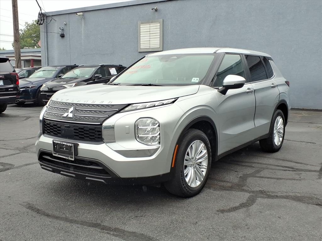 2023 Mitsubishi Outlander ES S-AWC