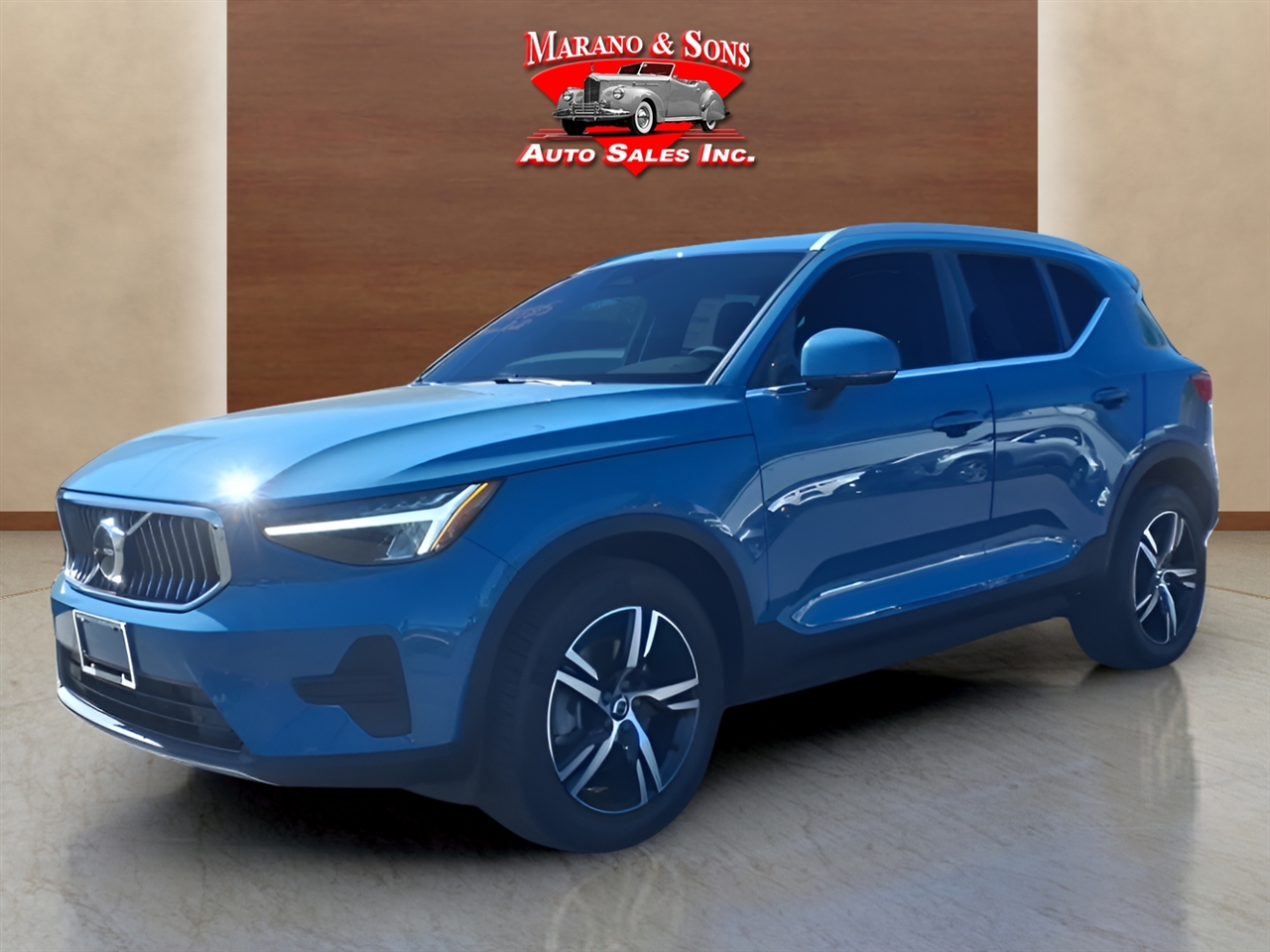 2025 Volvo XC40 B5 AWD Core Bright Theme