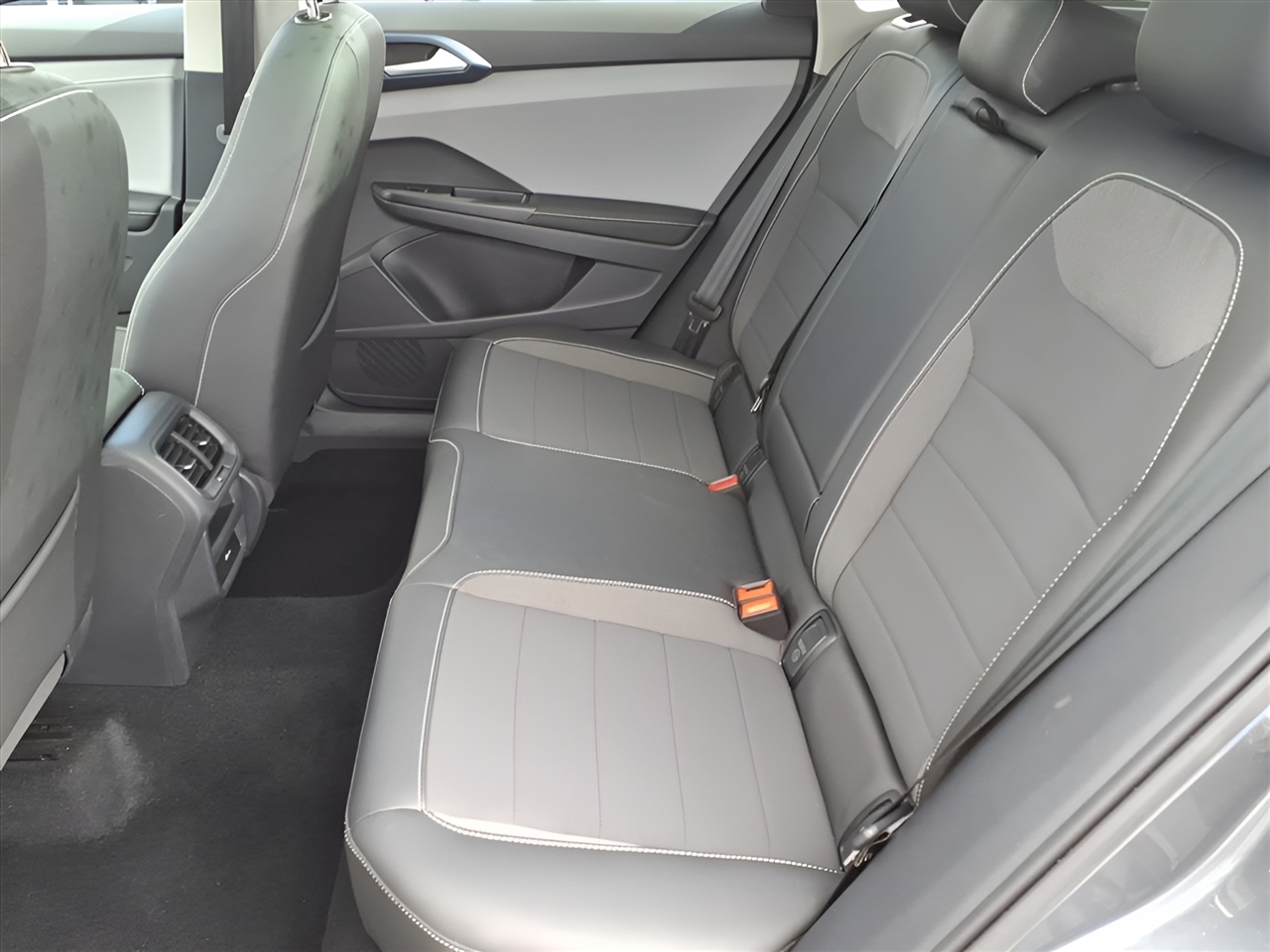 Volkswagen Taos SE FWD 2024