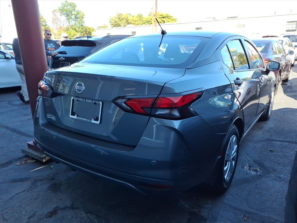 Nissan Versa S CVT 2022