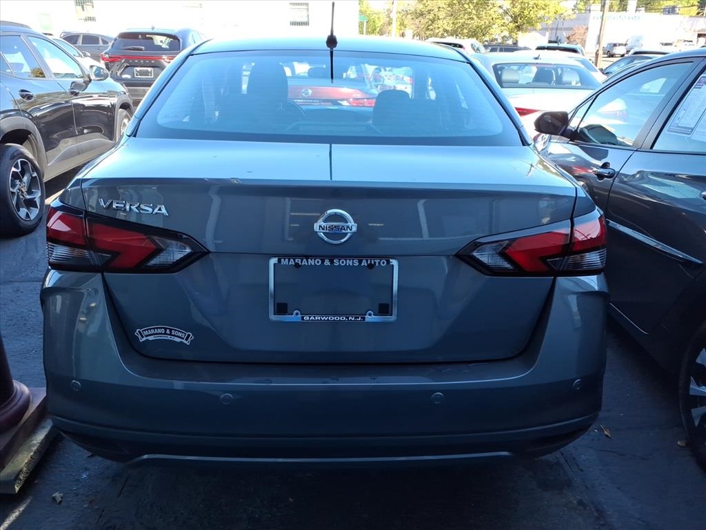 Nissan Versa S CVT 2022