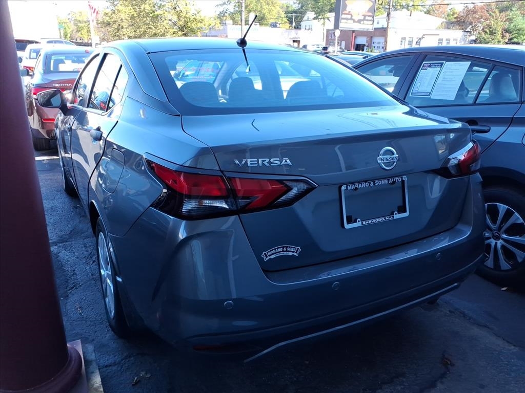 Nissan Versa S CVT 2022