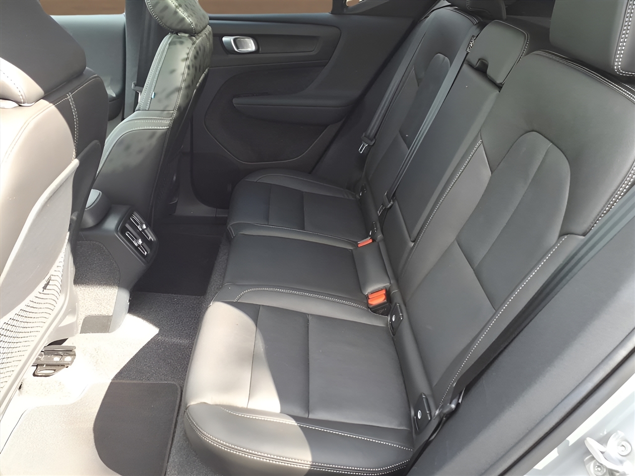 Volvo XC40 B5 AWD Core Bright Theme 2025