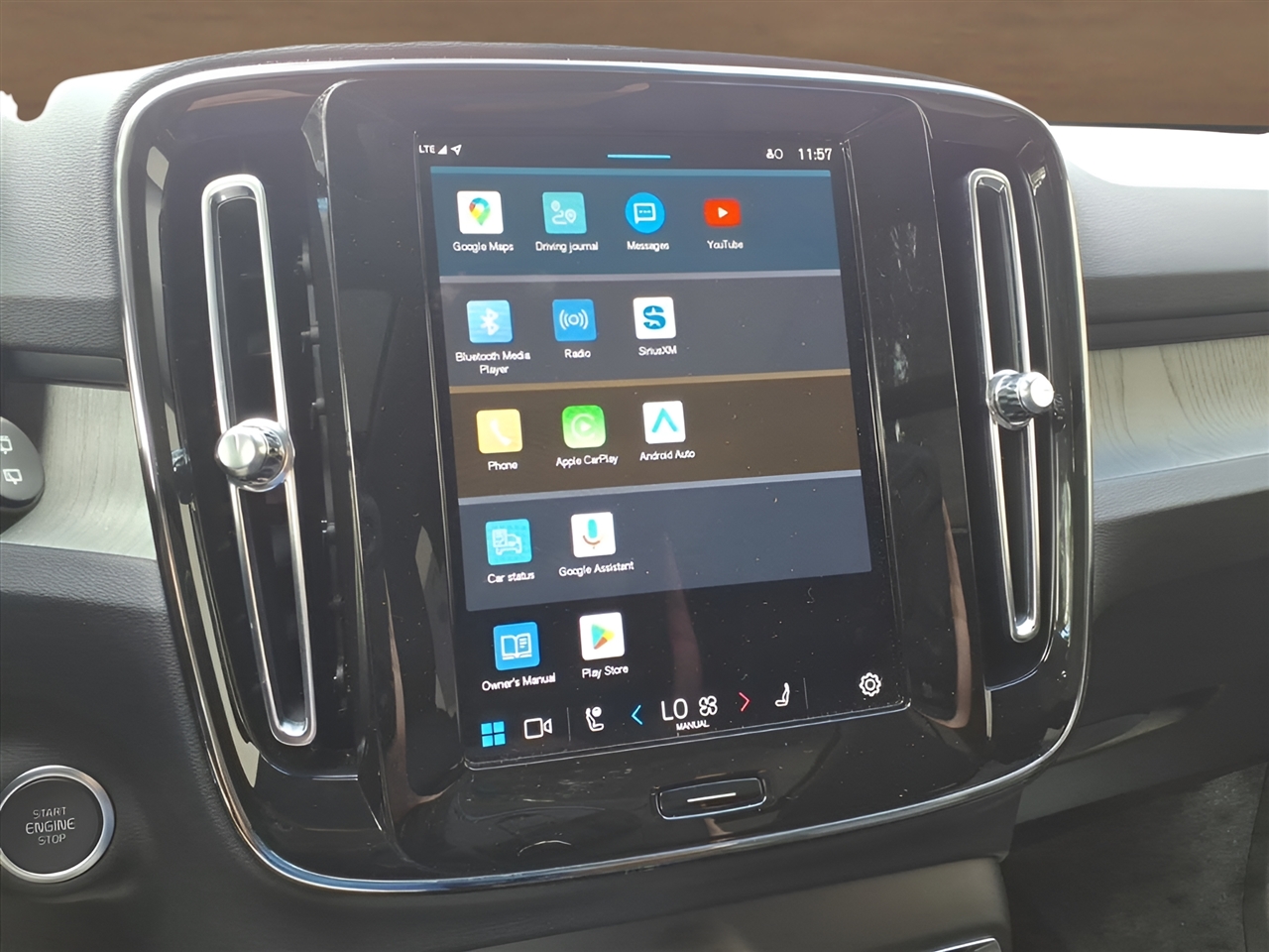 Volvo XC40 B5 AWD Core Bright Theme 2025