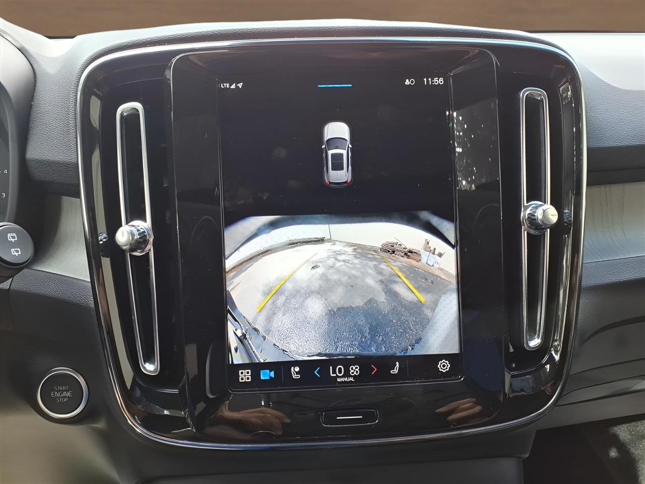 Volvo XC40 B5 AWD Core Bright Theme 2025