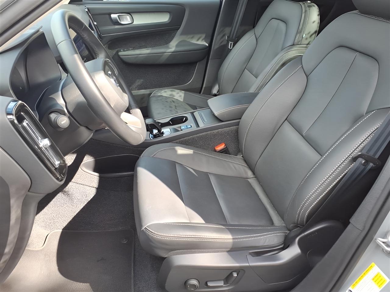 Volvo XC40 B5 AWD Core Bright Theme 2025