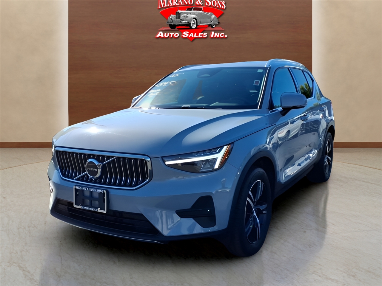 2025 Volvo XC40 B5 AWD Core Bright Theme