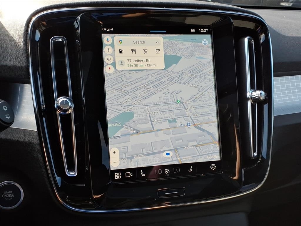 Volvo XC40 B5 AWD Core Bright Theme 2025