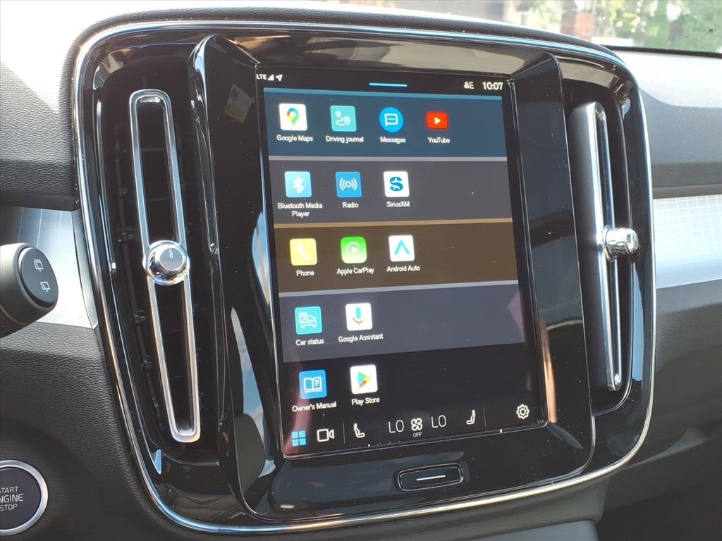 Volvo XC40 B5 AWD Core Bright Theme 2025