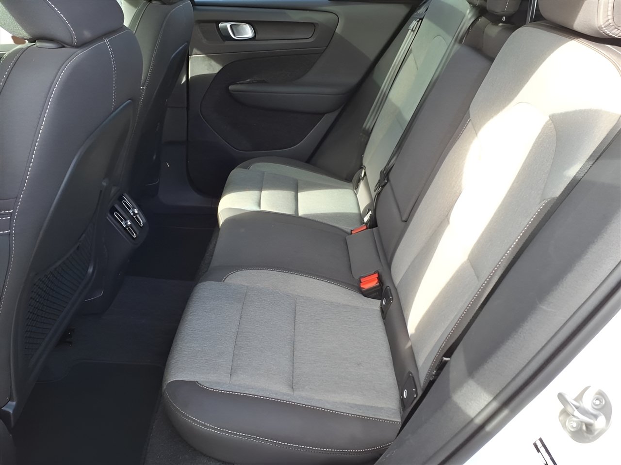 Volvo XC40 B5 AWD Core Bright Theme 2025