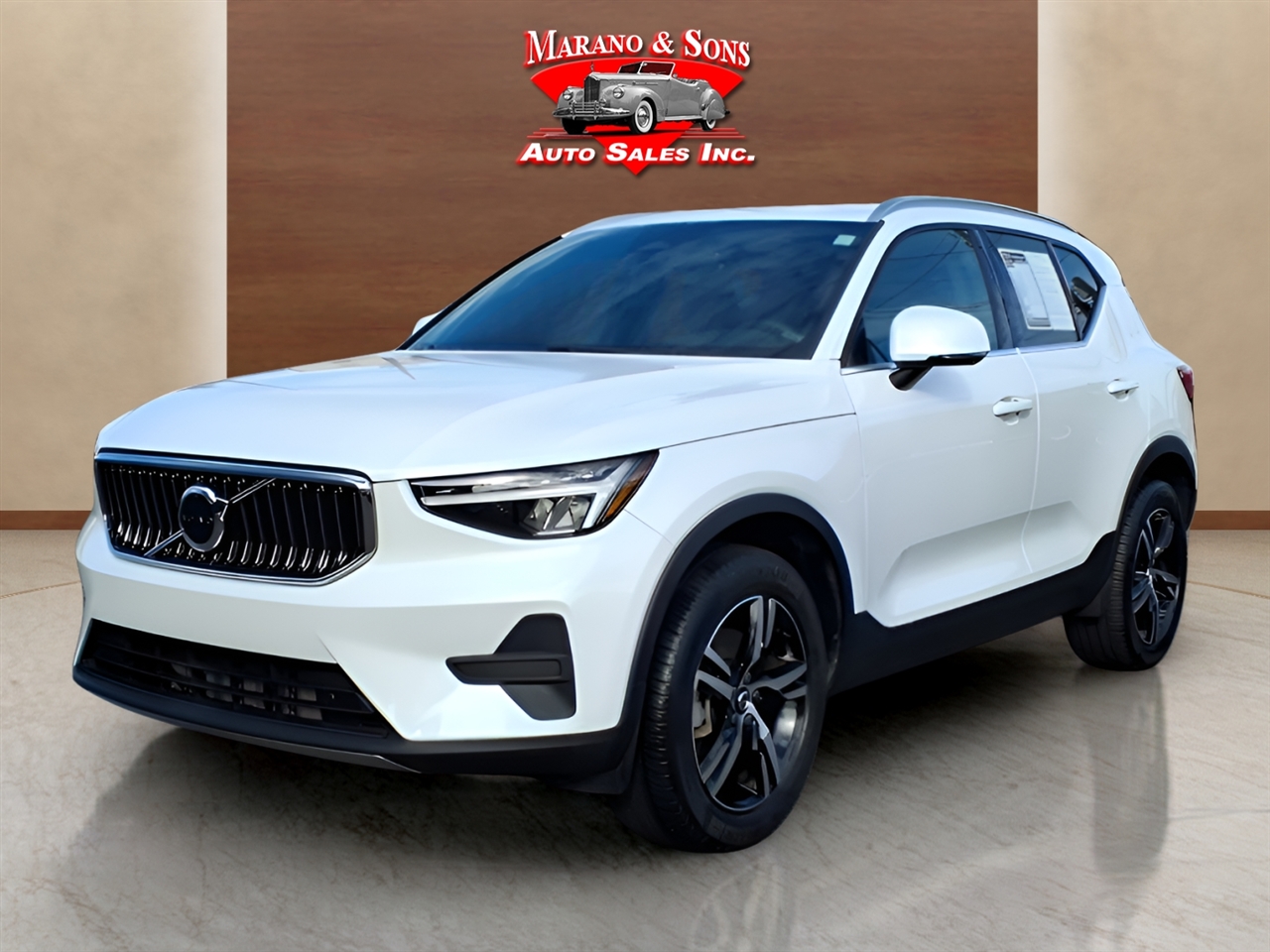 2025 Volvo XC40 B5 AWD Core Bright Theme