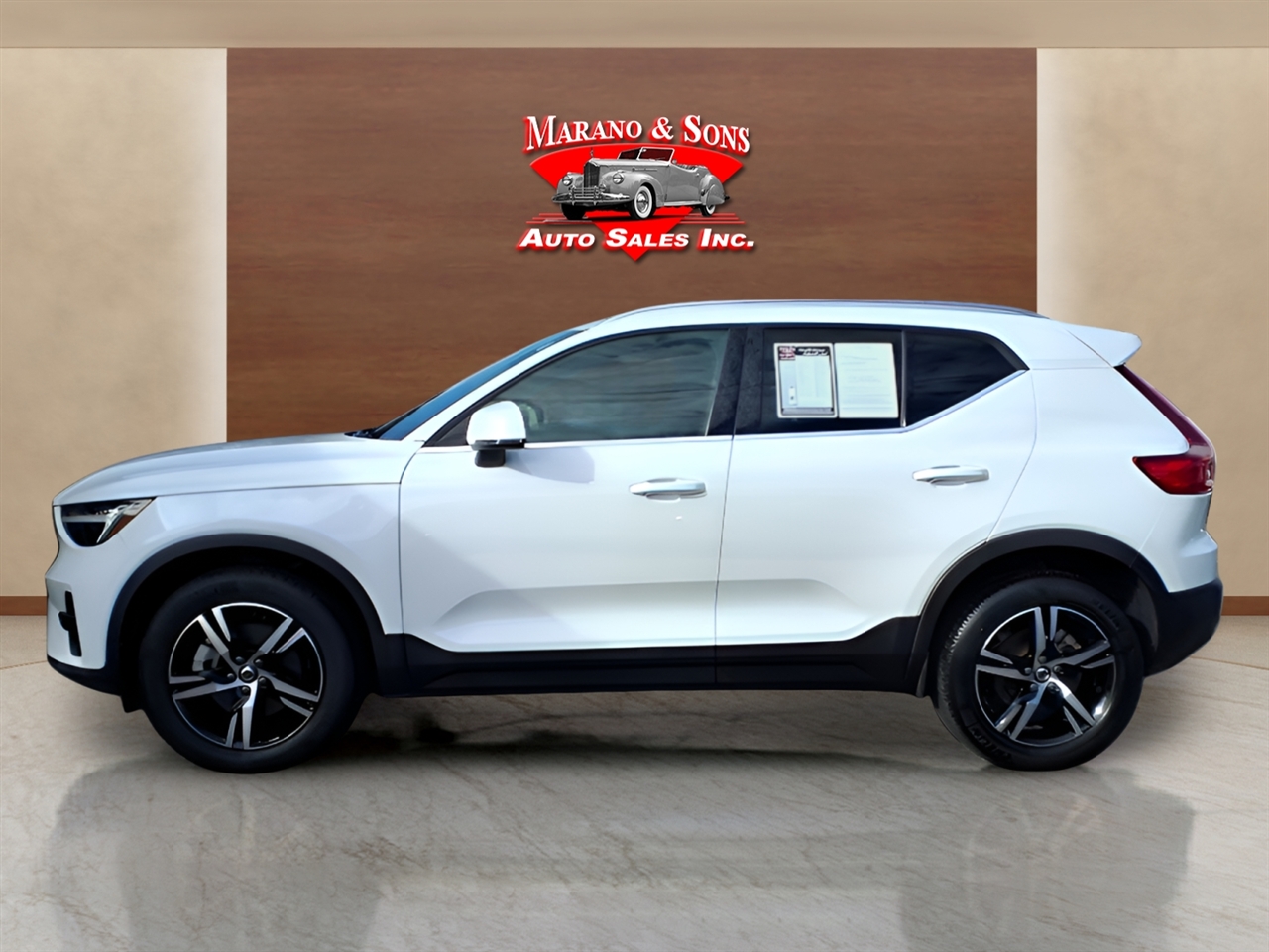 Volvo XC40 B5 AWD Core Bright Theme 2025