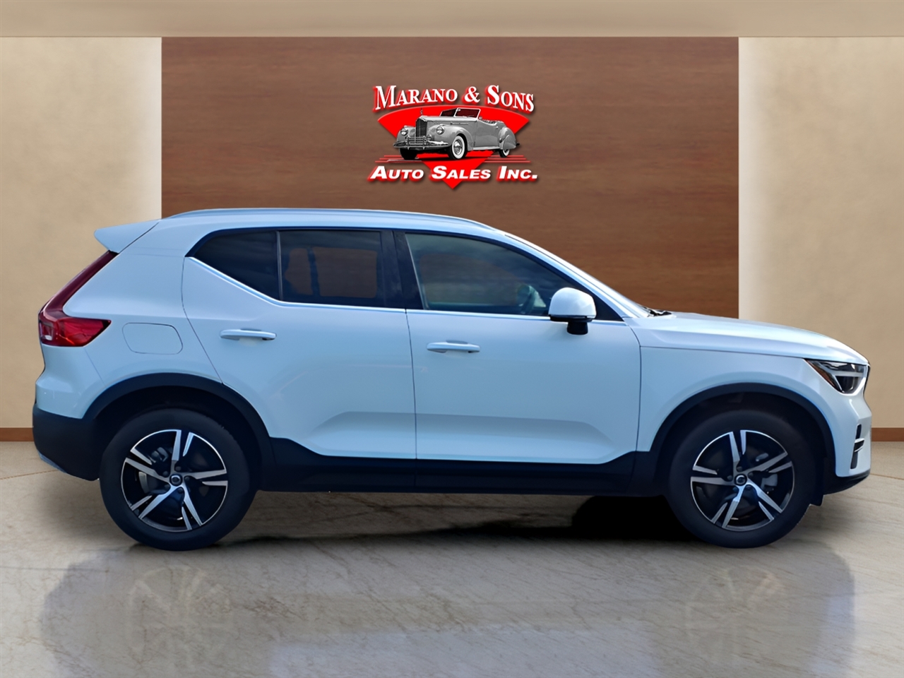 Volvo XC40 B5 AWD Core Bright Theme 2025