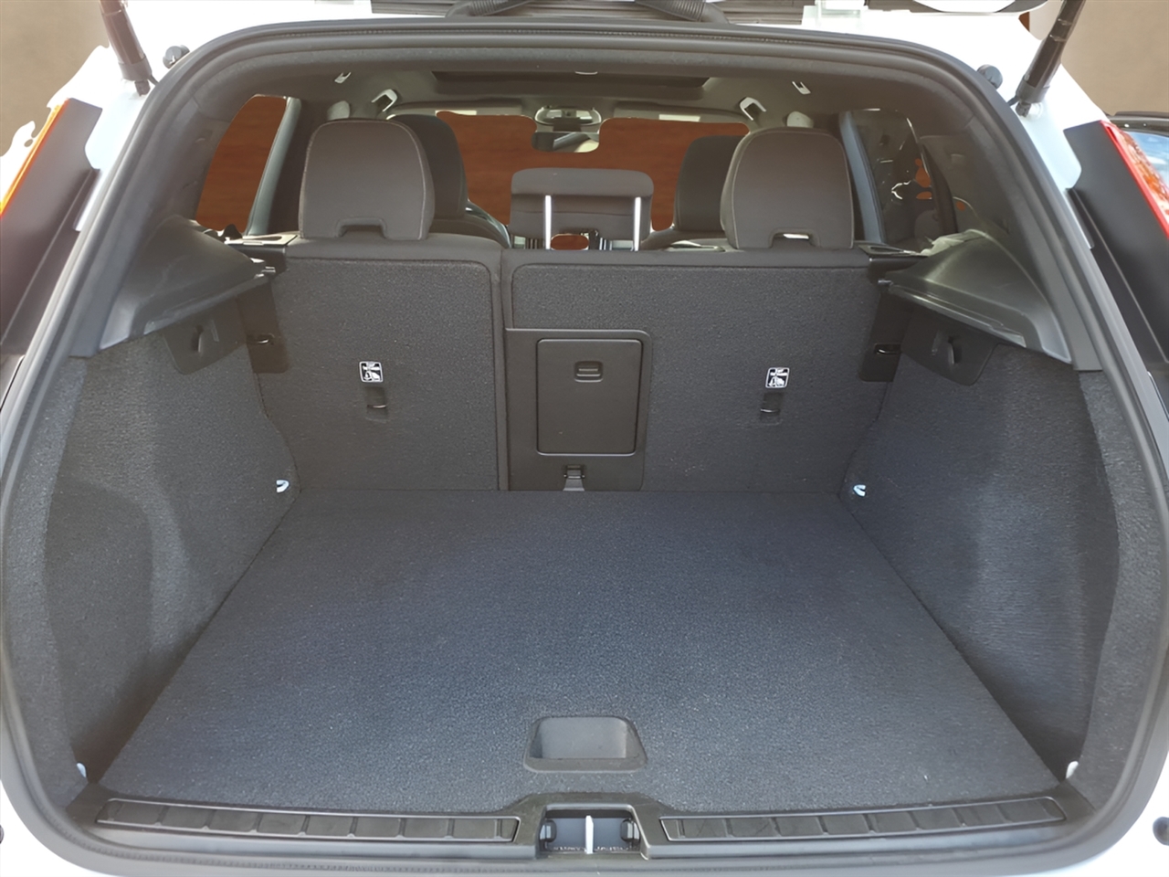 Volvo XC40 B5 AWD Core Bright Theme 2025