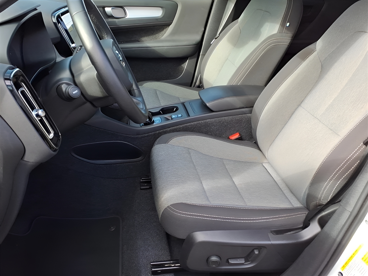 Volvo XC40 B5 AWD Core Bright Theme 2025