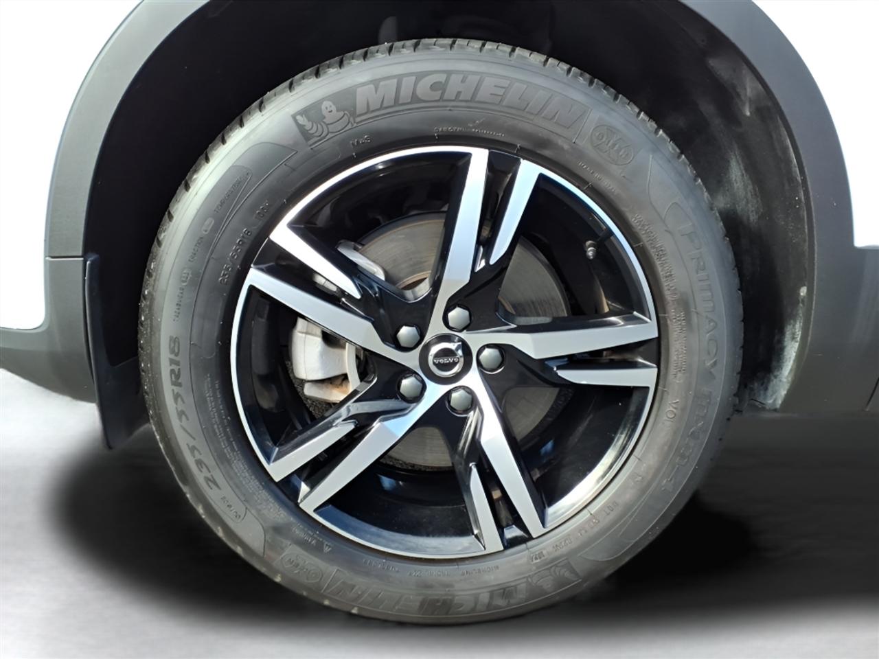 Volvo XC40 B5 AWD Core Bright Theme 2025