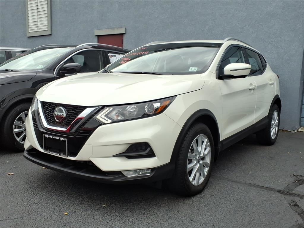 2022 Nissan Rogue Sport SV's photo