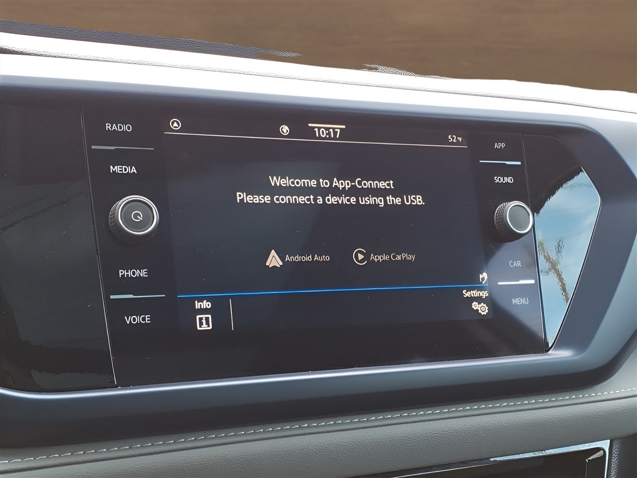 Volkswagen Taos SE FWD 2024