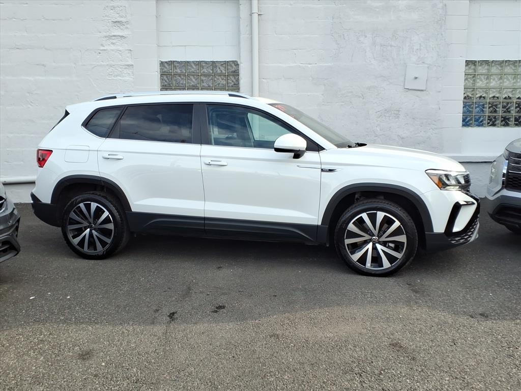 Volkswagen Taos SE FWD 2024