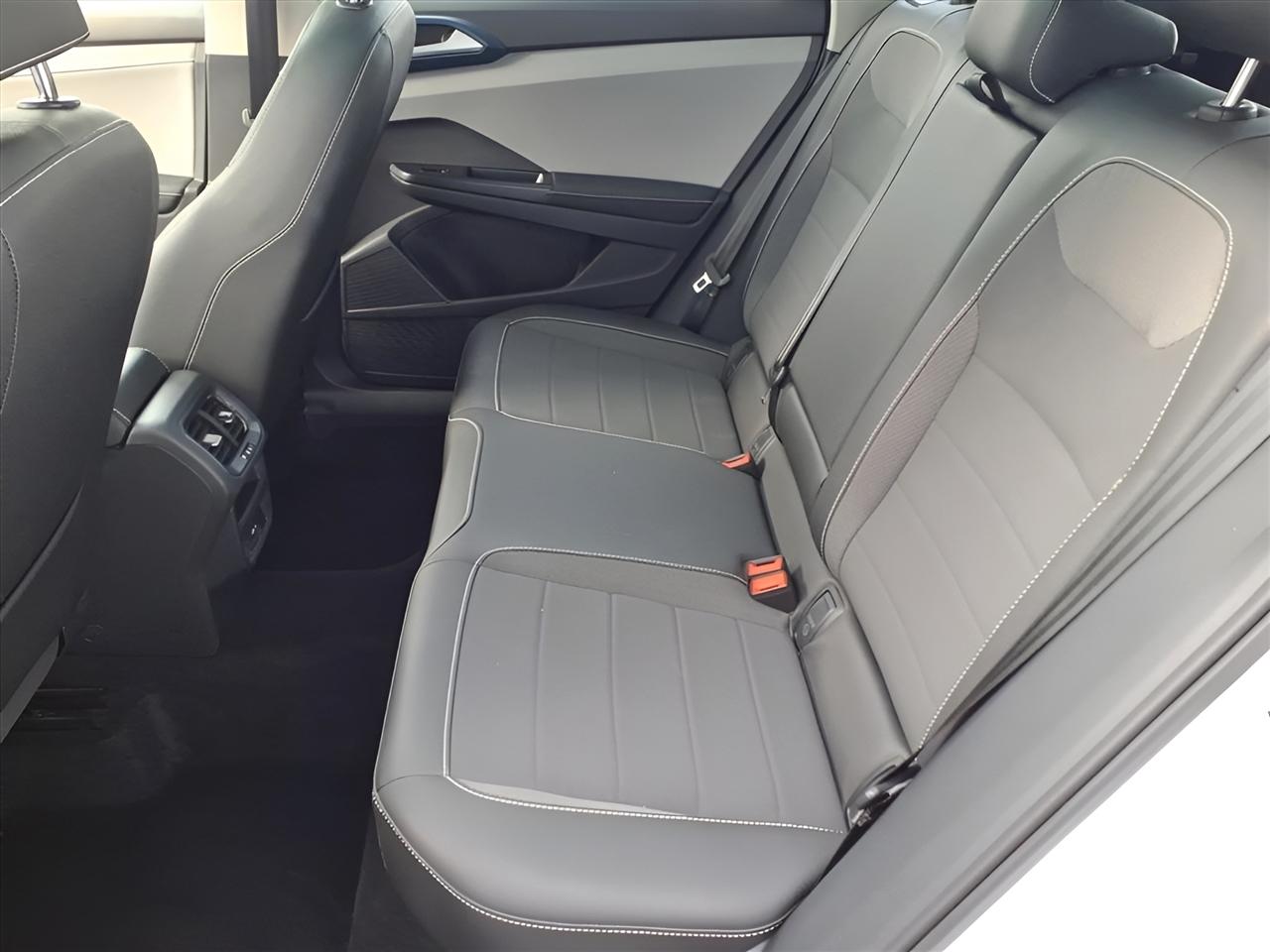 Volkswagen Taos SE FWD 2024