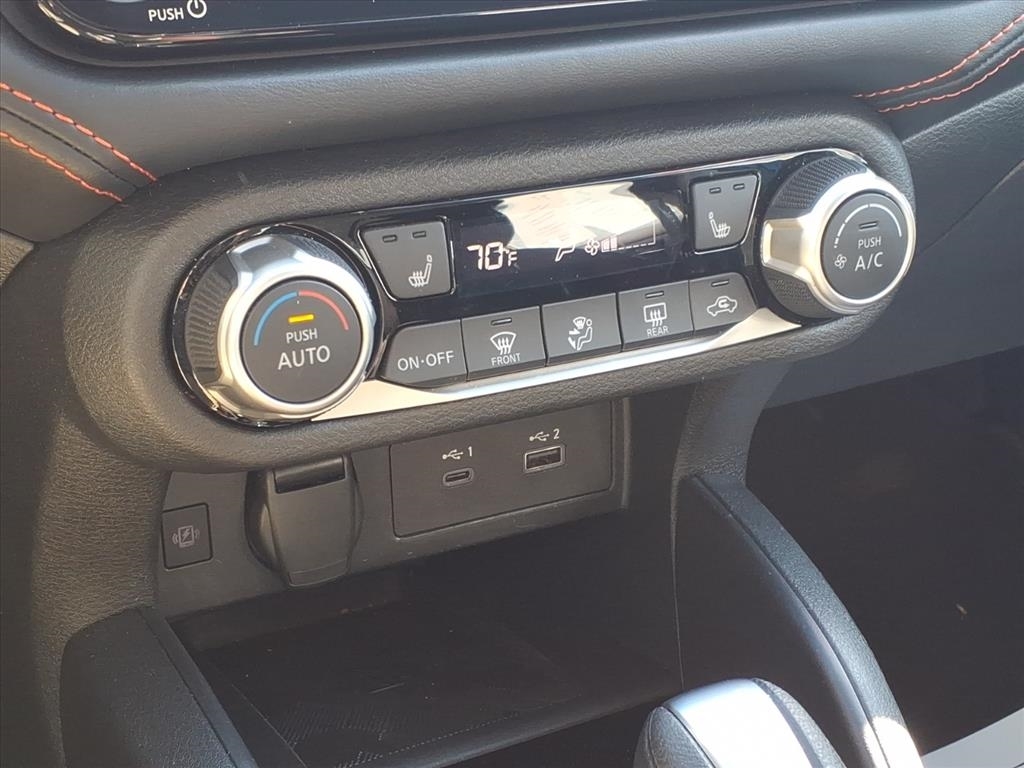 Nissan Versa SR CVT 2024