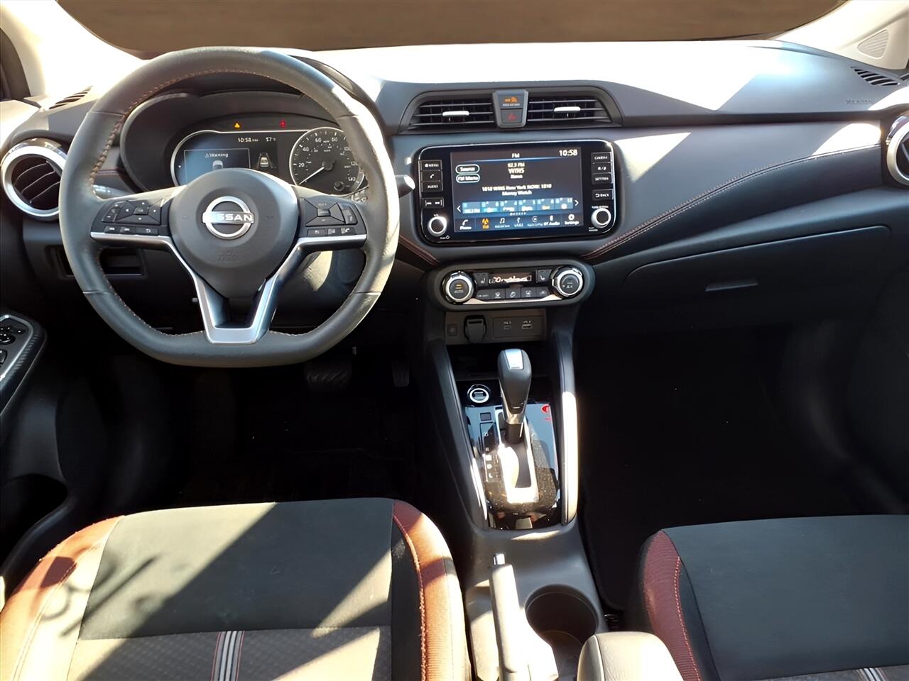 Nissan Versa SR CVT 2024