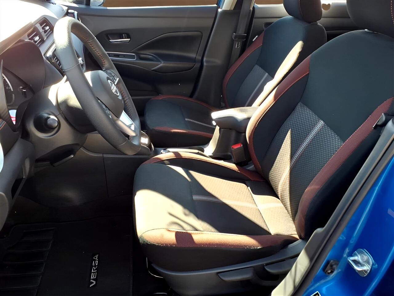 Nissan Versa SR CVT 2024