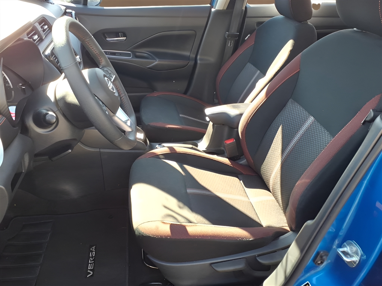 Nissan Versa SR CVT 2024