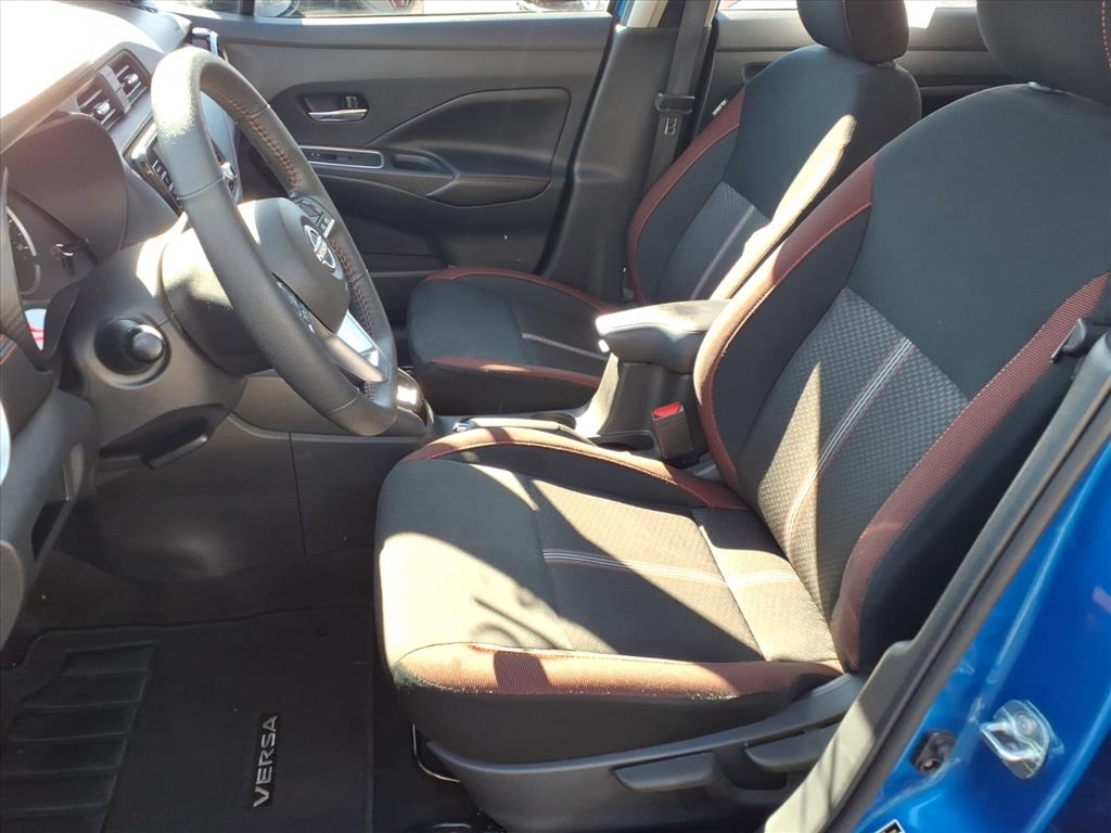 Nissan Versa SR CVT 2024