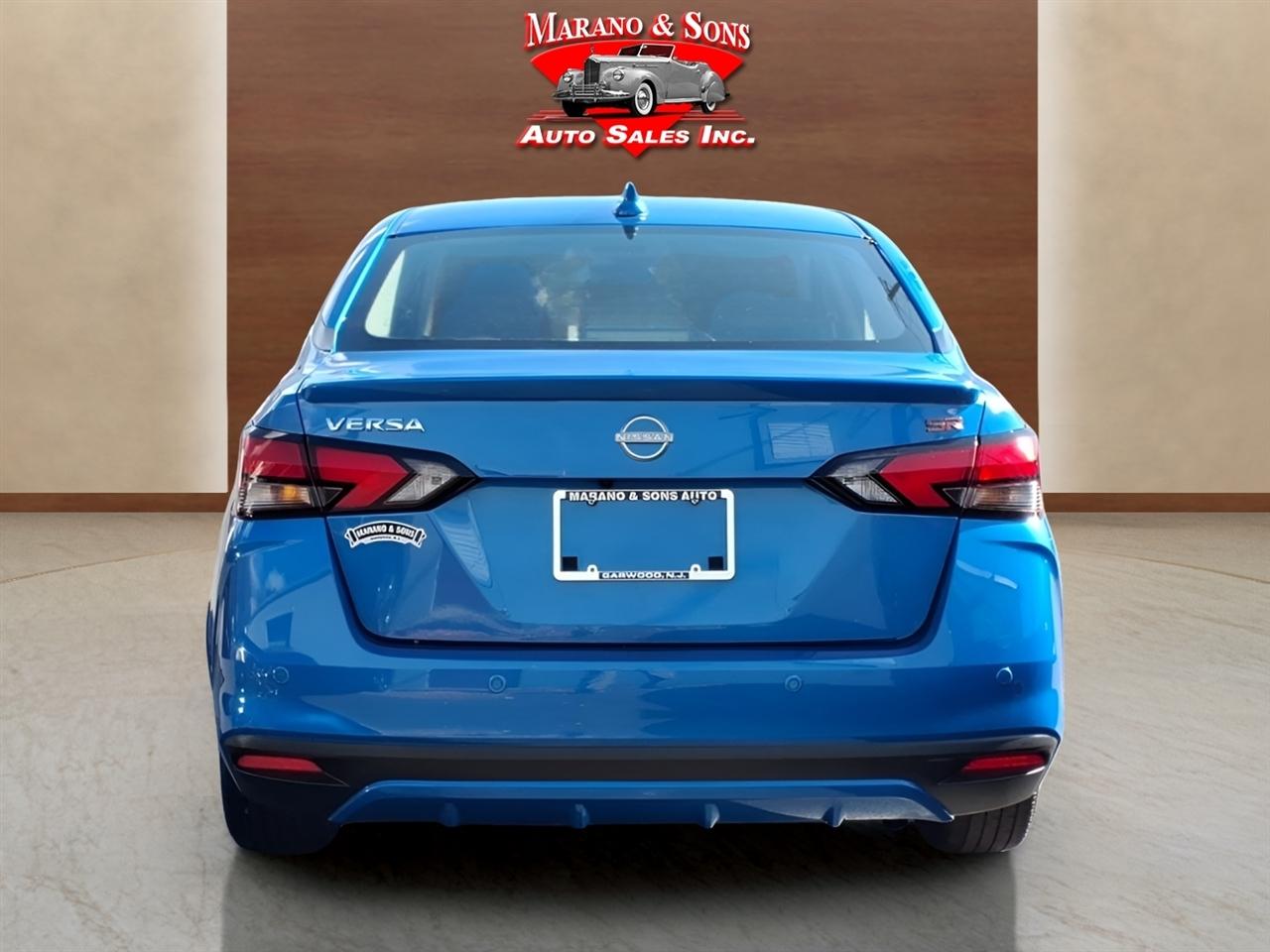 Nissan Versa SR CVT 2024