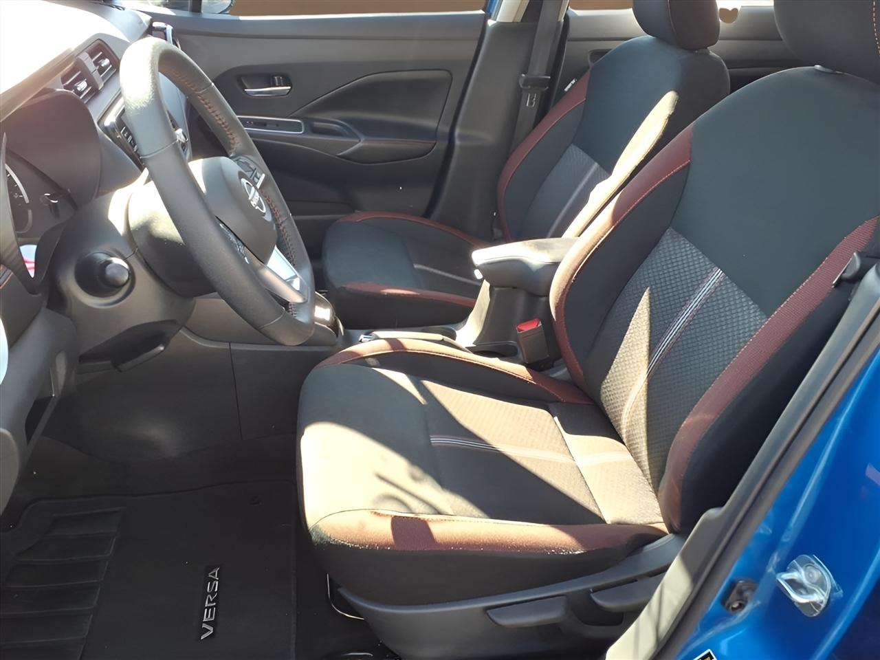 Nissan Versa SR CVT 2024