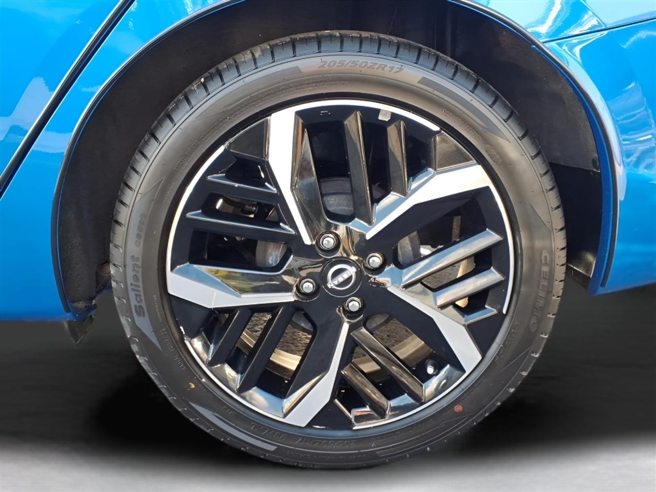 Nissan Versa SR CVT 2024