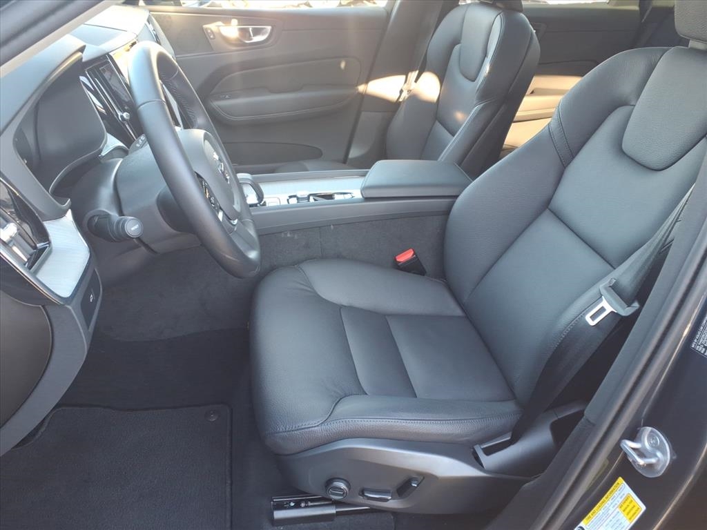 Volvo XC60 B5 AWD Plus 2025 Volvo XC60 B5 AWD Plus 2025