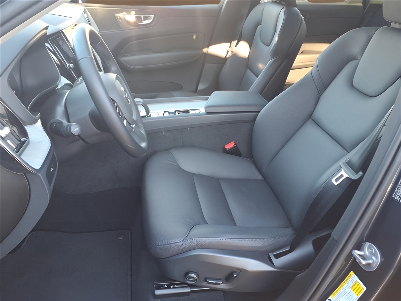 Volvo XC60 B5 AWD Plus 2025