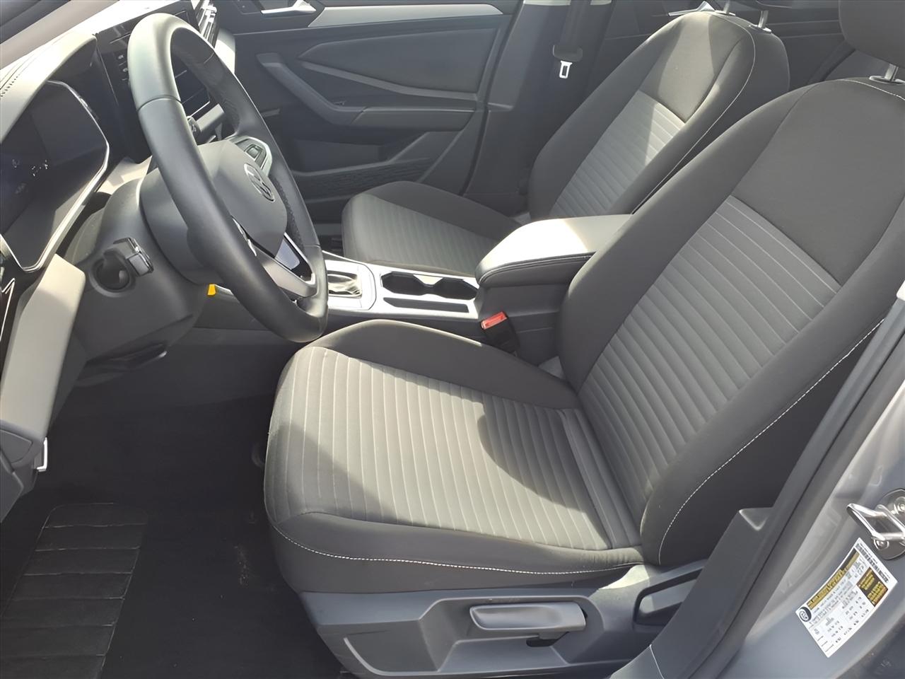 Volkswagen Jetta S Auto 2025