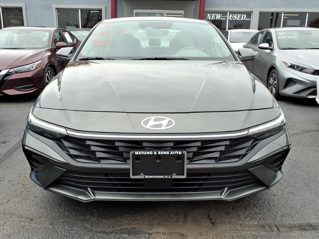 Hyundai Elantra SEL Convenience IVT 2025