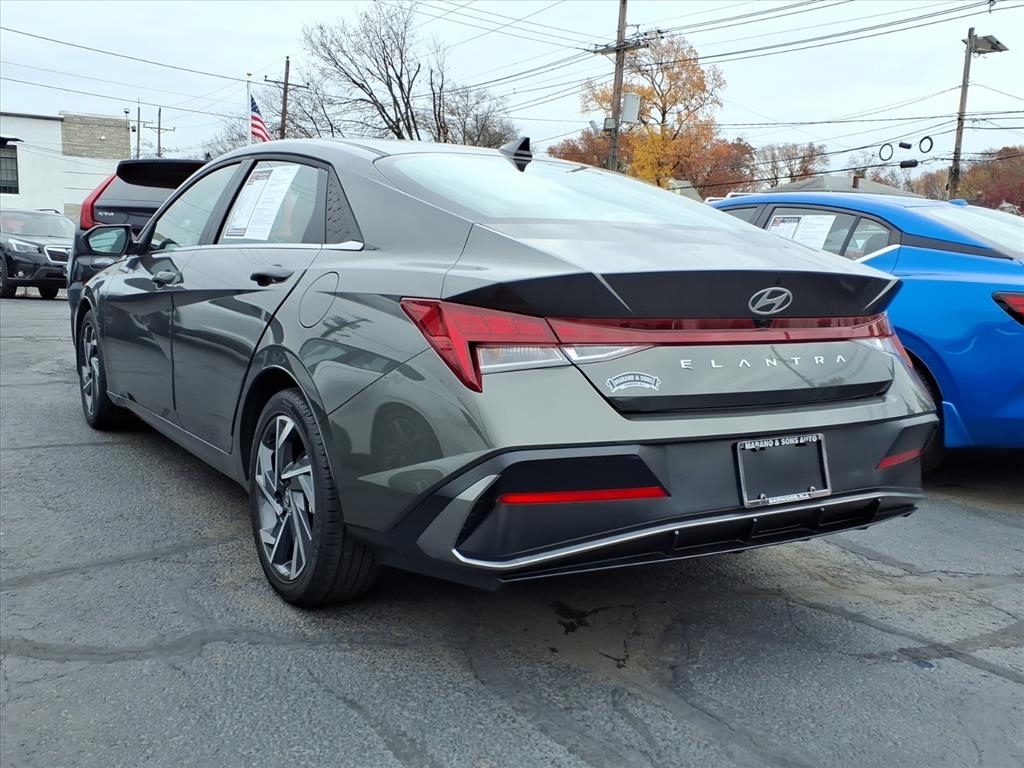 Hyundai Elantra SEL Convenience IVT 2025