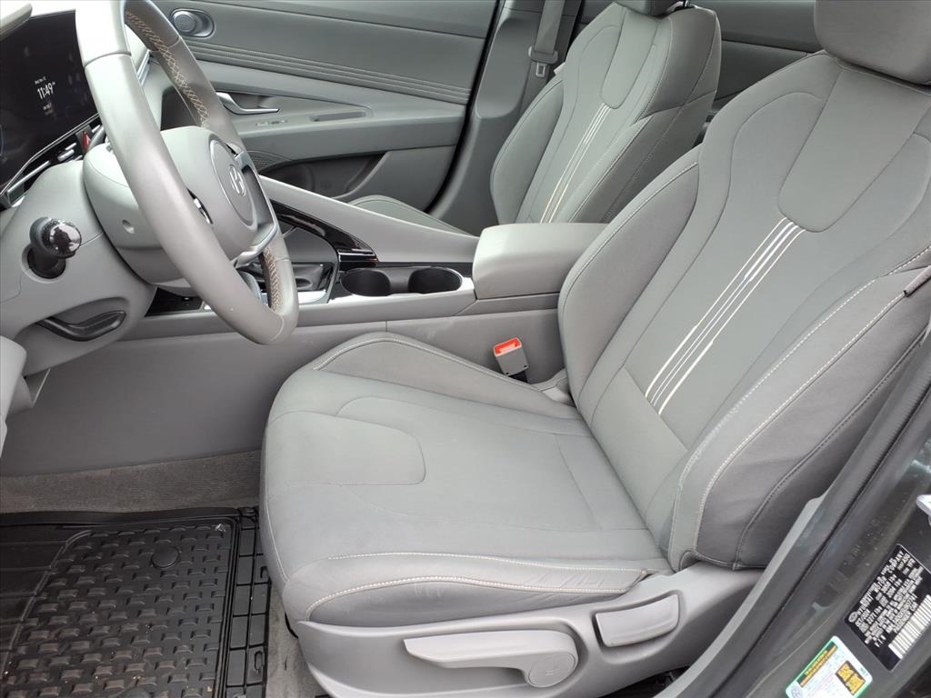 Hyundai Elantra SEL Convenience IVT 2025