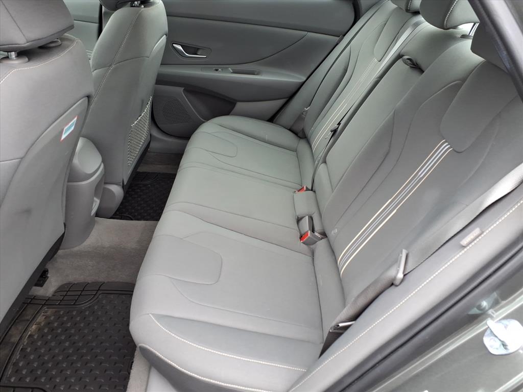 Hyundai Elantra SEL Convenience IVT 2025